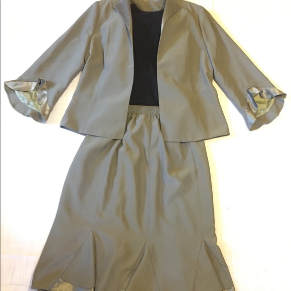 Two-piece suit. Lined, grey, beautiful, elegant. - Picture 5 of 7